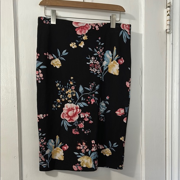 Current Air Dresses & Skirts - Current Air Pencil Skirt